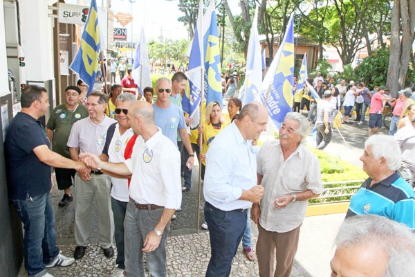 Alexandre Ferreira (PSDB) faz campanha no Centro